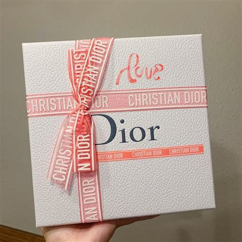 dior gift wrap ideas.